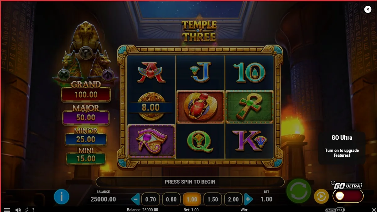 Tampilan visual slot Temple of Three dengan latar belakang makam Mesir Kuno yang megah